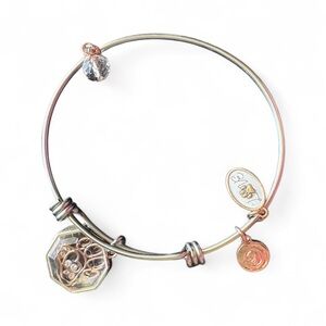 Love 🐶🐶Silver and Gold Dog adjustable bracelet